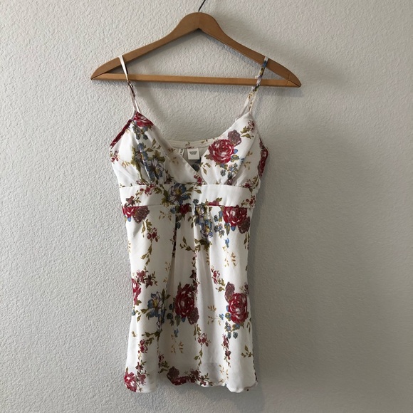 Full Tilt Tops - FULLTILT white floral cami size M